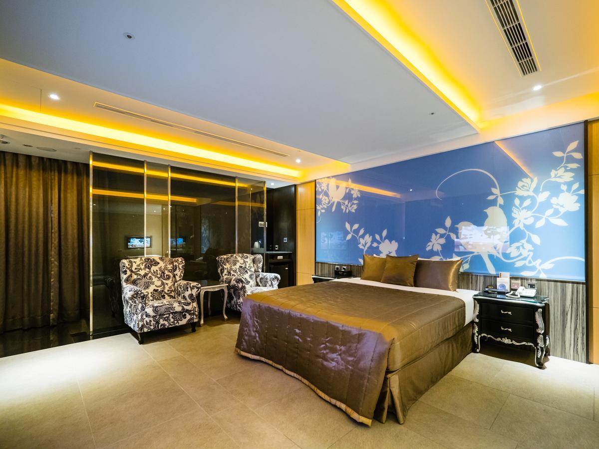 薇風情汽車旅館 - 鳳山館 Kaohsiung Extérieur photo
