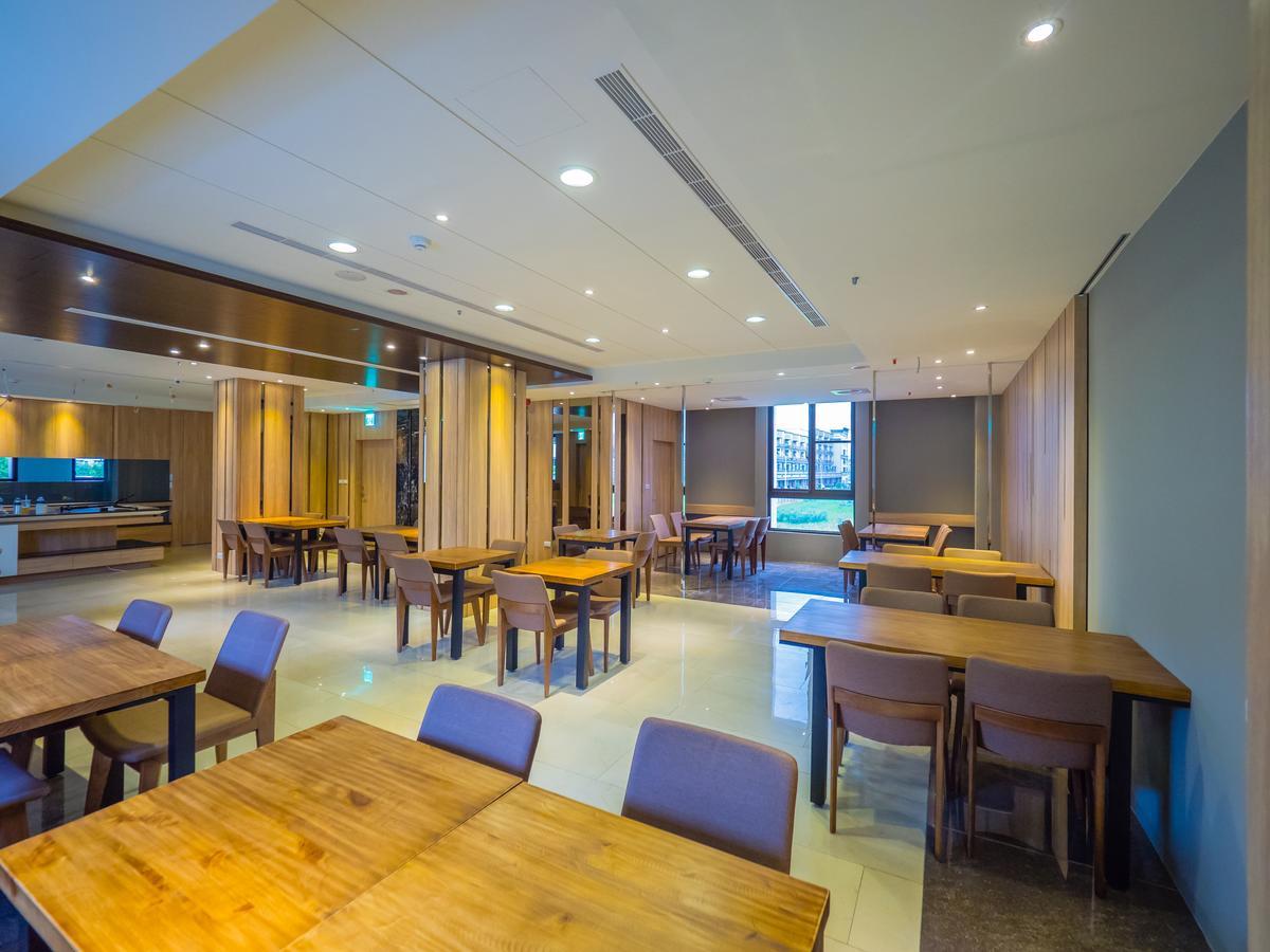 薇風情汽車旅館 - 鳳山館 Kaohsiung Extérieur photo